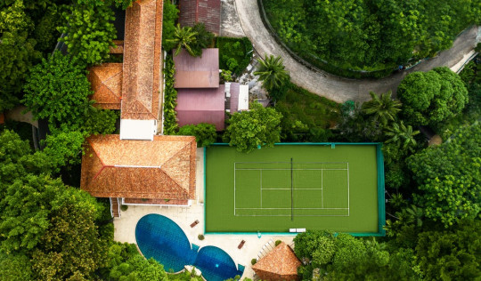 maison avec court de tennis