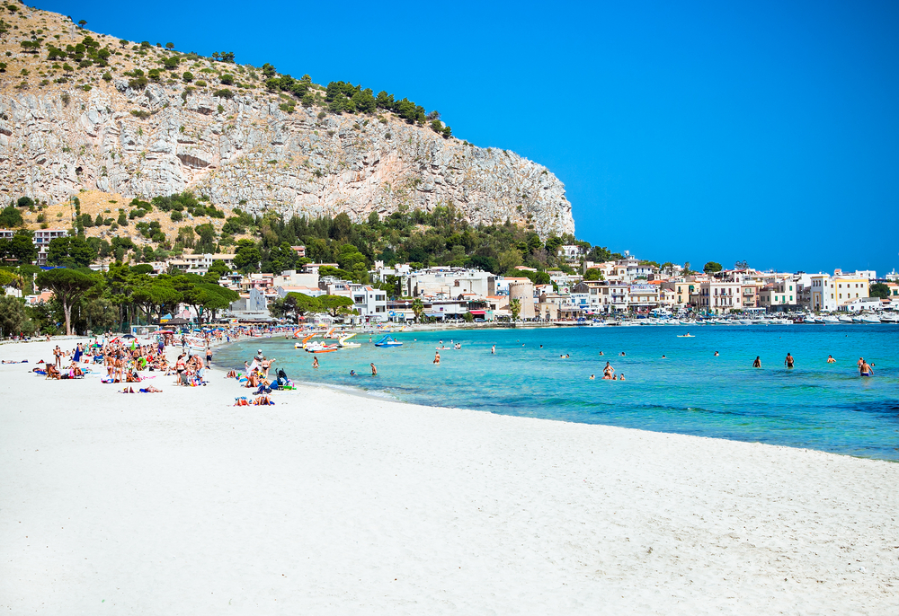 belles plages sicile : plage de Mondello à Palerme