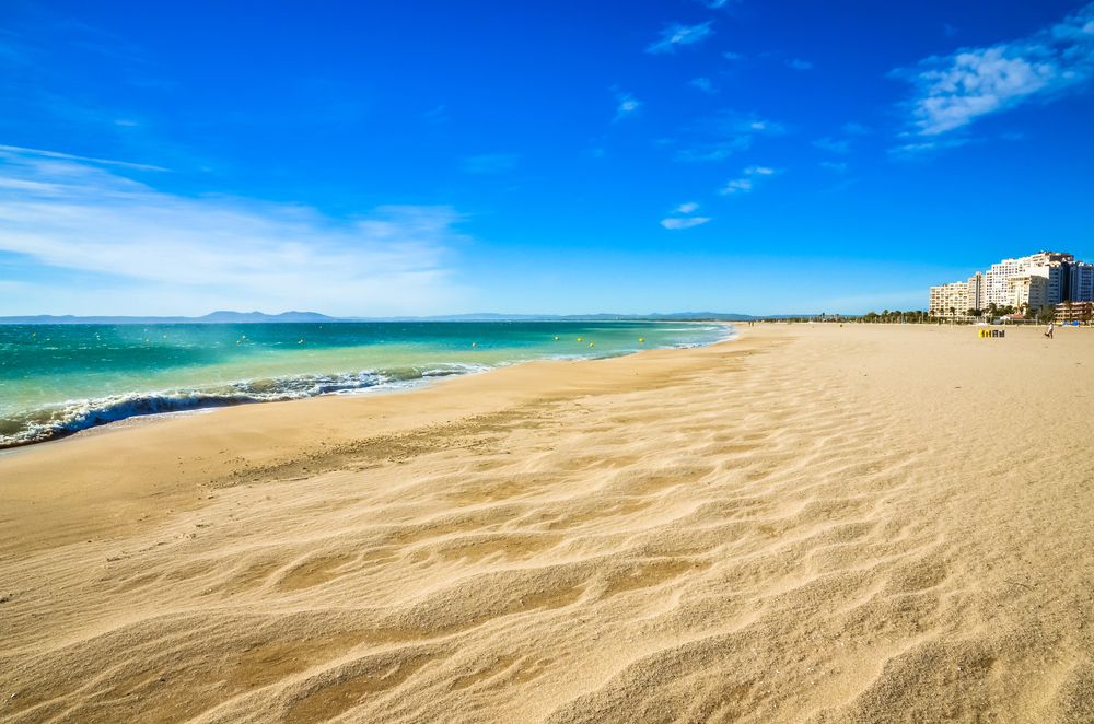 Vue panoramique de la plage d'Empuriabrava