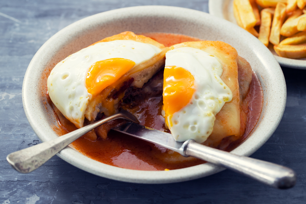 plat portugais : la Francesinha