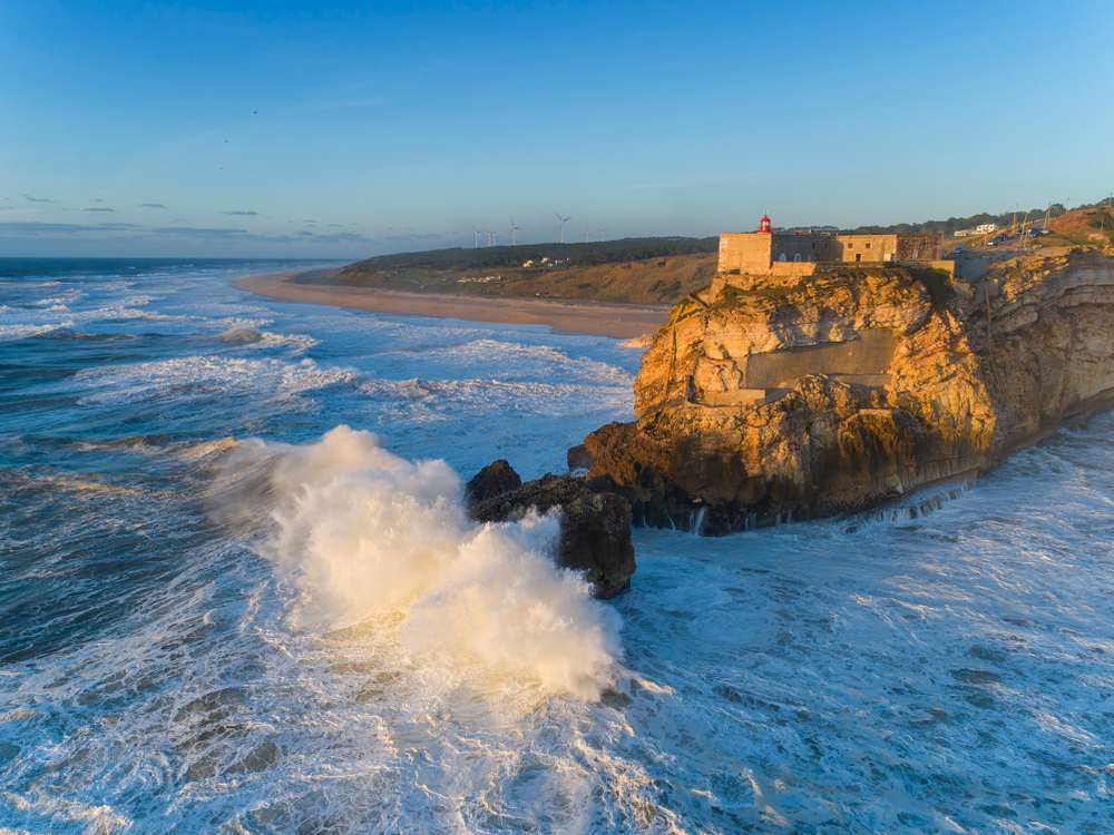 circuit voiture portugal : phare de Nazaré