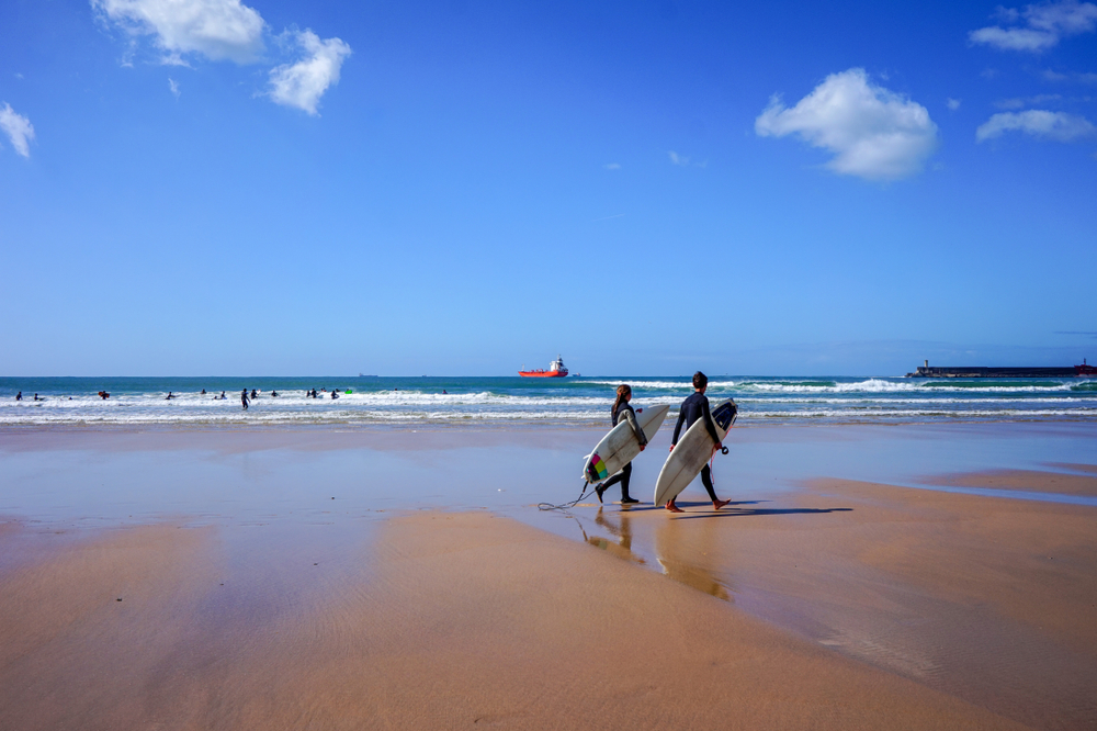 surfeurs plage Matosinhos portugal