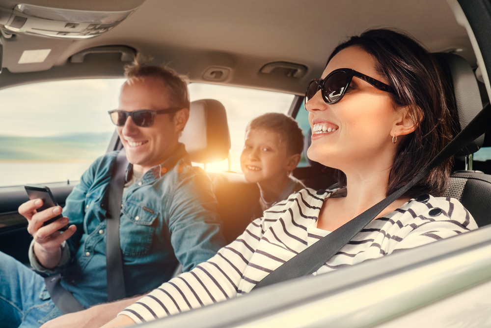  famille dans la voiture